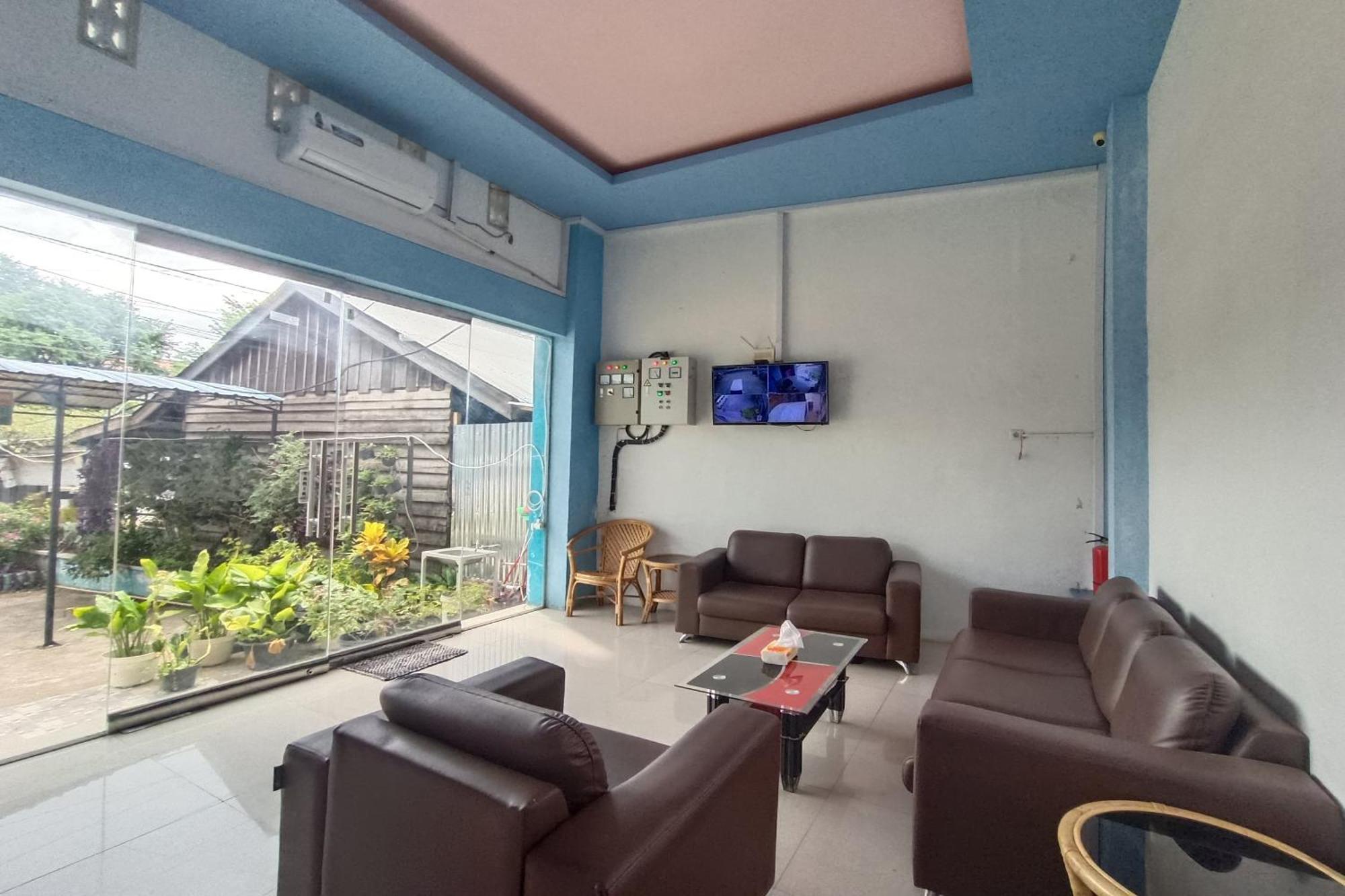 Oyo 92207 Koperasi 2*