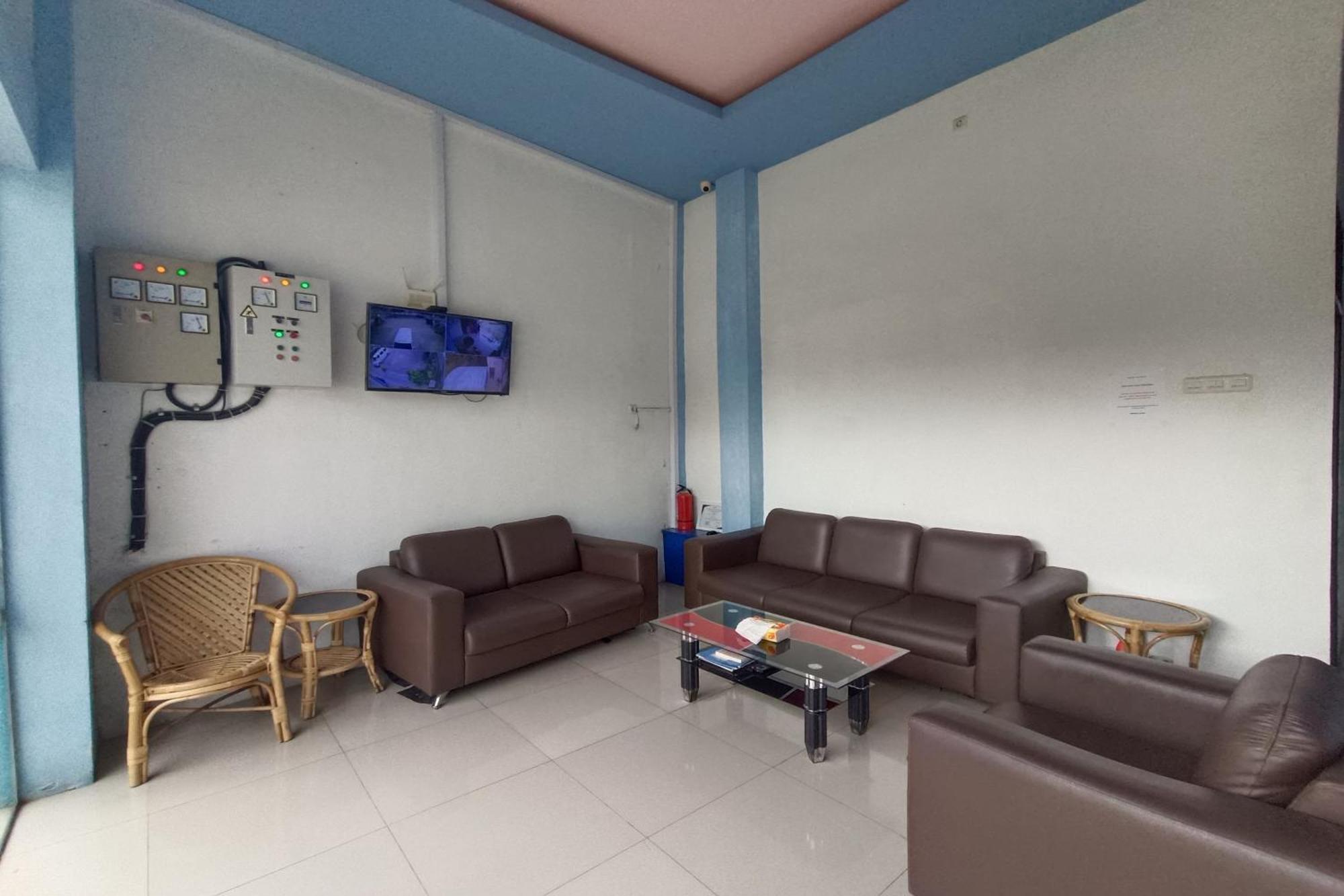 Hotel Oyo 92207 Koperasi 2*